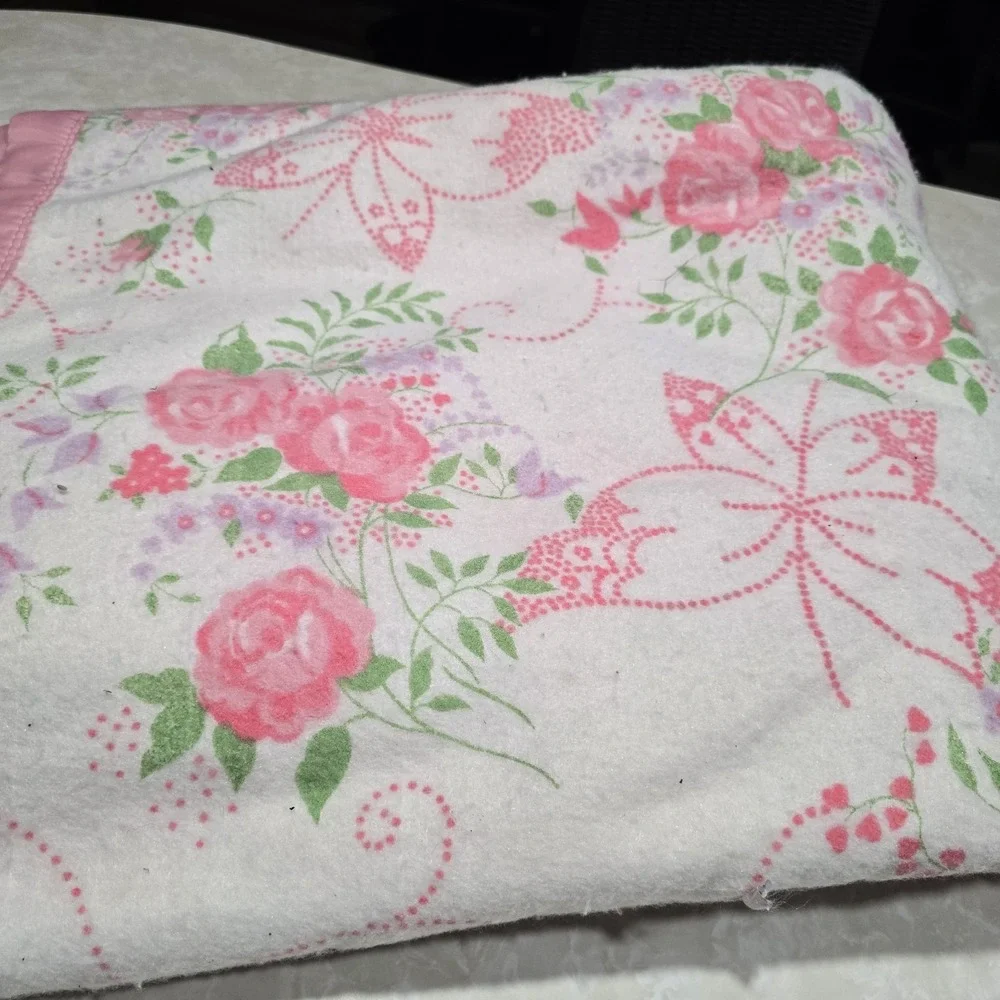 Cottage Core 50/50 Polyester Acrylic Pink Floral Blanket Satin Trim 88 x 100